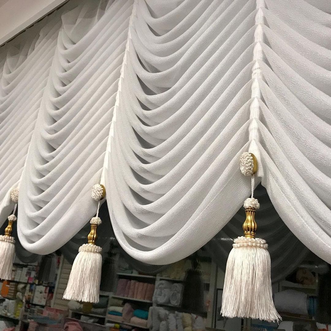 Püsküllü şelale tül perdeye yakın bakış
