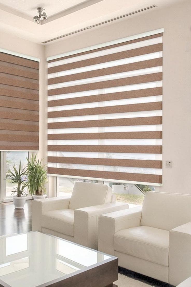 Salon pencerelerinde kahve tonlu zebra perde